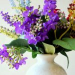 紫の鉢植え